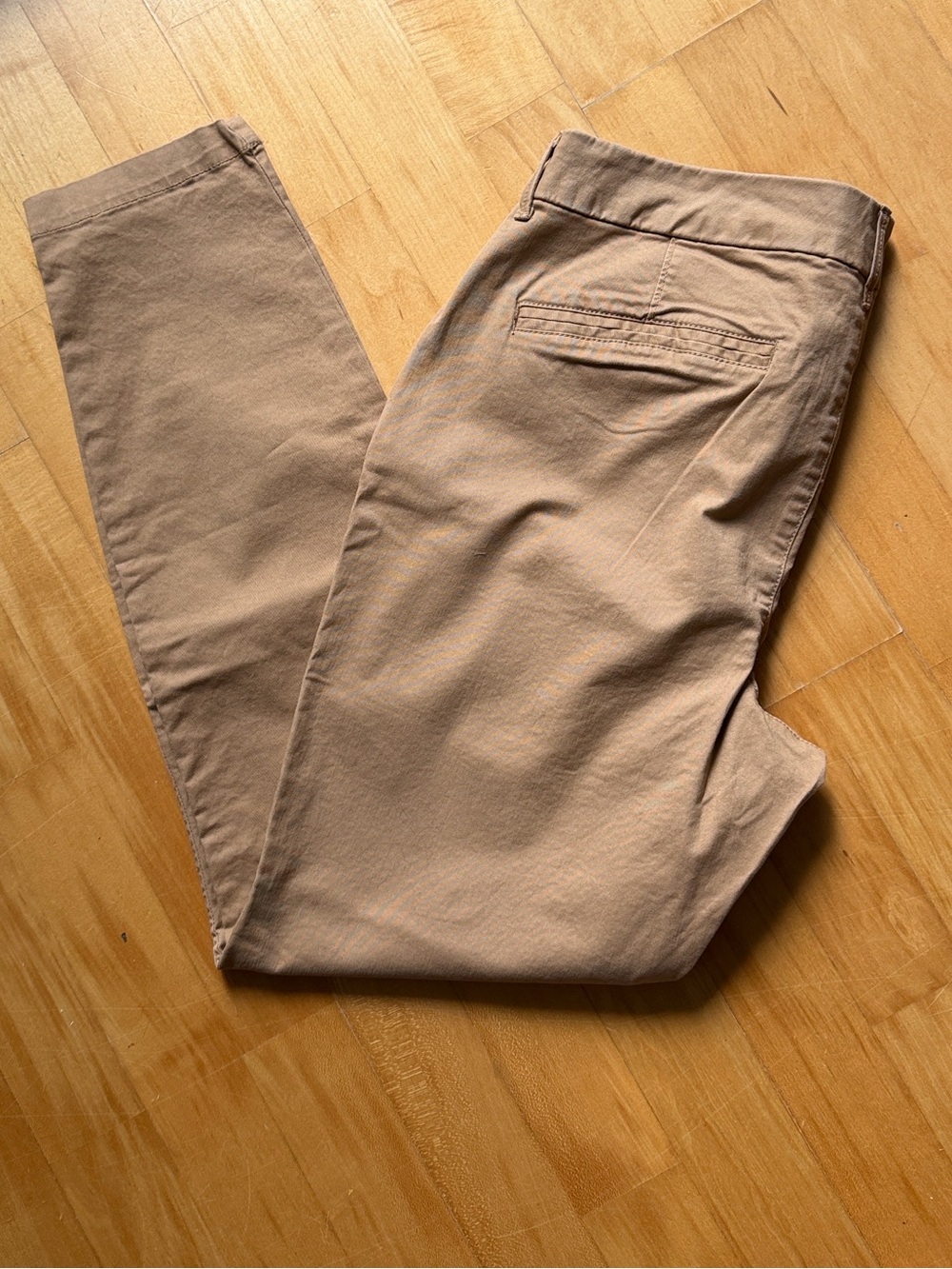 NWT Old Navy Mid-Rise Skinny Everyday Khakis